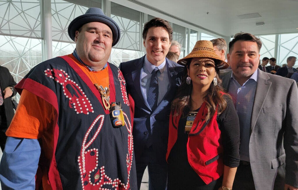 Group photo of Dallas Smith, PM Justin Trudeau, Christine Smith-Martin, and Merv Child.